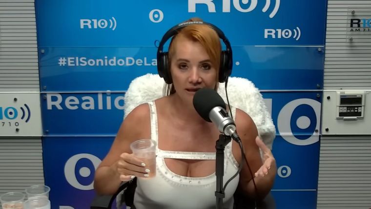La comunicadora fue criticada por su colega de América. Foto: captura de video YouTube/ Radio 10. 