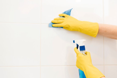 El truco de limpieza para azulejos que se volvió tendencia en redes por su eficacia y bajo costo. Foto: Freepik