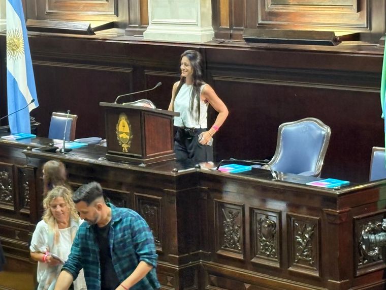 El atril desde donde hablará Axel Kicillof. El atril desde donde hablará Axel Kicillof.