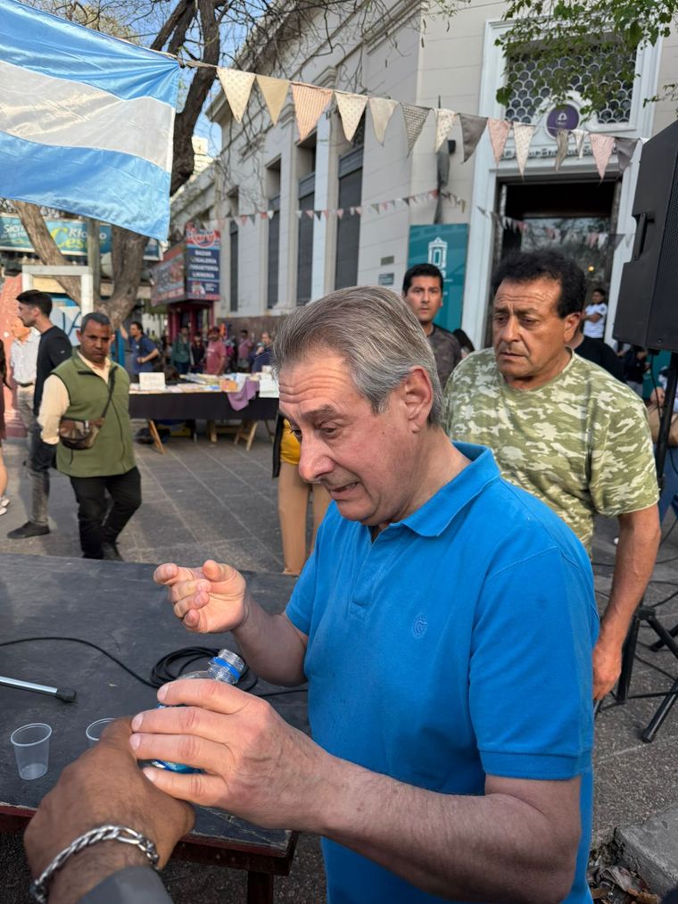 Omar Félix después de ser rociado con gas pimienta. Omar Félix después de ser rociado con gas pimienta.