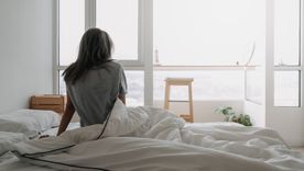 Lavarse los dientes con la mano no dominante es un hábito que algunas personas usan para cortar la rutina apenas empieza el día. Lavarse los dientes con la mano no dominante es un hábito que algunas personas usan para cortar la rutina apenas empieza el día.