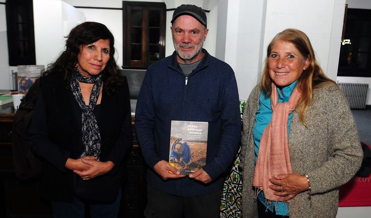 Iris Peralta, Federico Soria y Ana Peralta. Iris Peralta, Federico Soria y Ana Peralta.