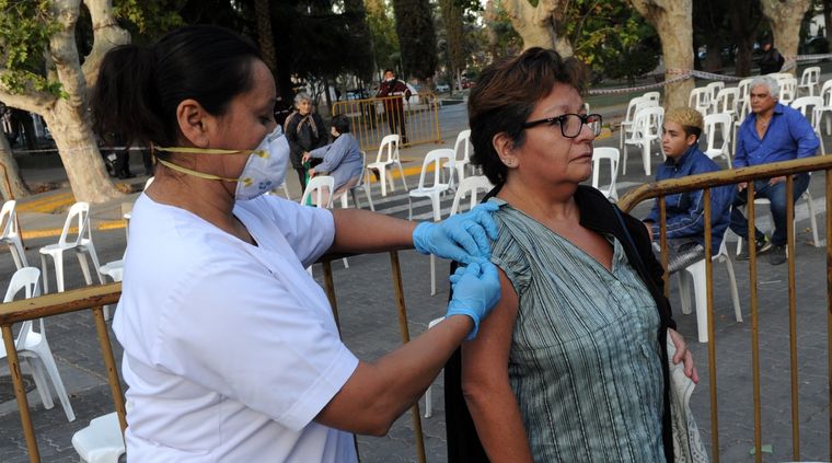 Ya pasó la etapa para mayores de 65 años, ahora le toca a las embarazadas. Foto: ALF PONCE / MDZ