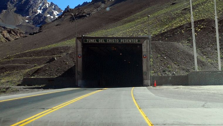 El principal paso a Chile está prácticamente desierto tras el cierre de las fronteras