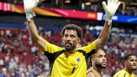 Vozinha fue la gran figura de Cabo Verde ante España. Vozinha fue la gran figura de Cabo Verde ante España.