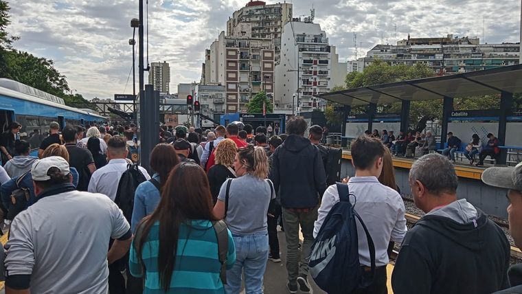 Las amenazas impactan en el servicio del tren Sarmiento Foto: Analía Melnik / MDZ