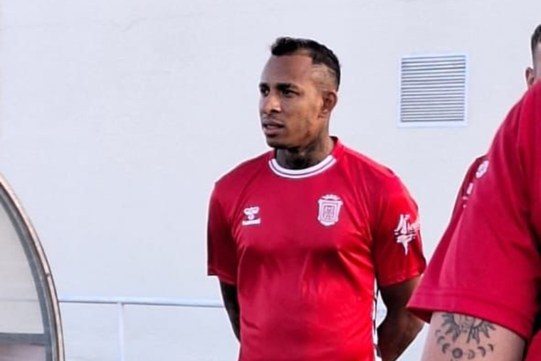 Villa en el entrenamiento del Lazarote, de la tercera división de España Foto: Marcos Durán - Diario As