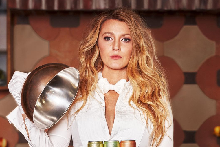 Así encendió Blake Lively las redes con un look super retro. Foto: INSTAGRAM blakelively