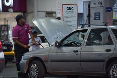 El Gas Natural Comprimido (GNC) aún resulta más conveniente que la nafta Foto: MDZ