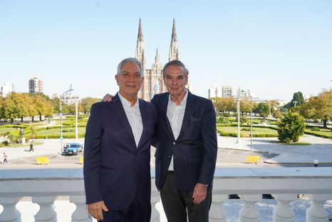 Con un mensaje a la interna peronista, Pichetto y Monzó desembarcaron en La Plata Con un mensaje a la interna peronista, Pichetto y Monzó desembarcaron en La Plata