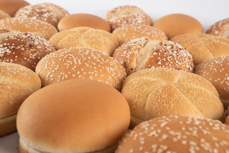 La receta de pan de hamburguesas admite variantes con leche vegetal, azúcar mascabo o harina integral. La receta de pan de hamburguesas admite variantes con leche vegetal, azúcar mascabo o harina integral.