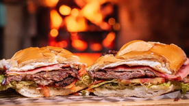 El lomo mendocino es mucho más que un simple sándwich: es un ritual gastronómico que atraviesa generaciones y barrios. El lomo mendocino es mucho más que un simple sándwich: es un ritual gastronómico que atraviesa generaciones y barrios.