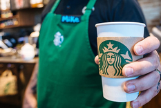 la corte suprema exonero a starbucks de pagar por un robo a mano armada ocurrido en uno de sus locales