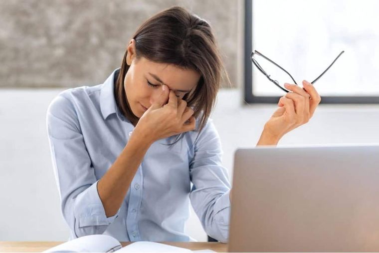 El burnout es un estado de agotamiento físico, emocional y mental causado por el estrés prolongado en el ámbito laboral. El burnout es un estado de agotamiento físico, emocional y mental causado por el estrés prolongado en el ámbito laboral.