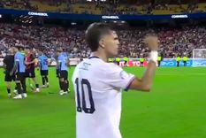 El momento en el que Pulisic le hace el gesto al juez del partido. Foto: Captura Video