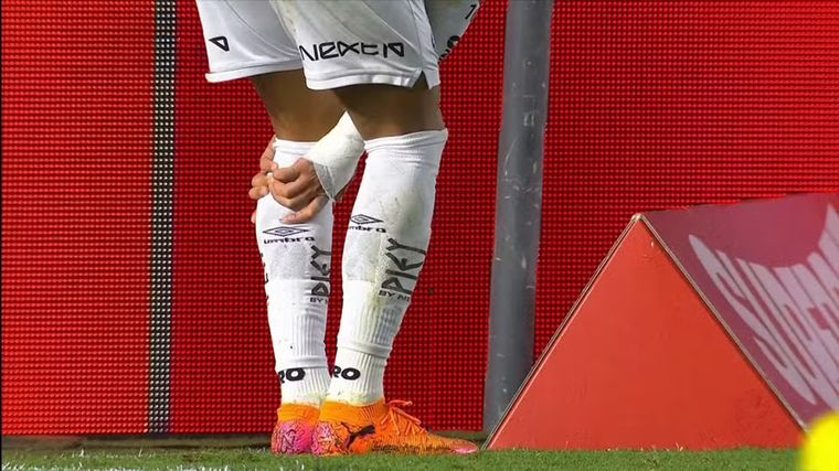 Neymar sintió molestias en el duelo ante Mirassol. Neymar sintió molestias en el duelo ante Mirassol.