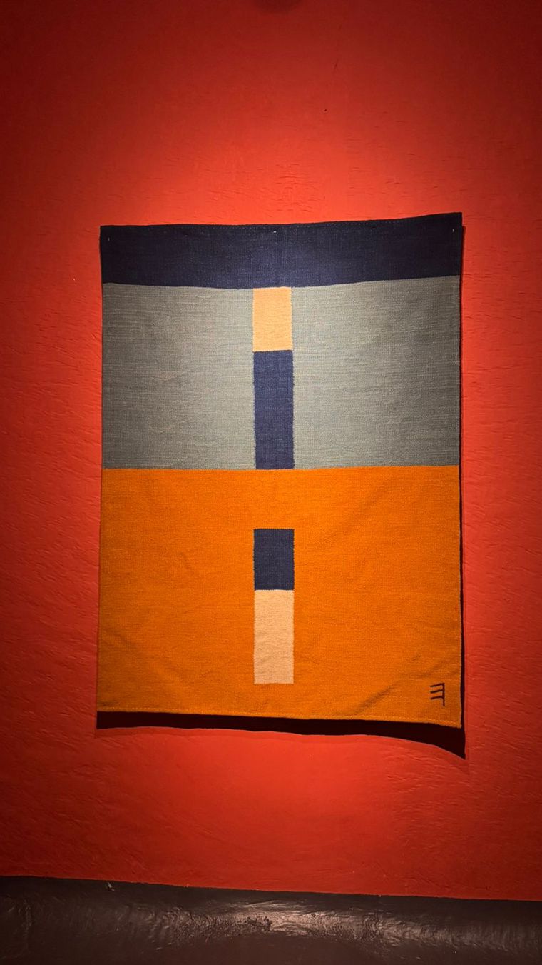 Adolfo Estrada trasladada al textil técnicas ancestrales y tintes naturales. Adolfo Estrada trasladada al textil técnicas ancestrales y tintes naturales.