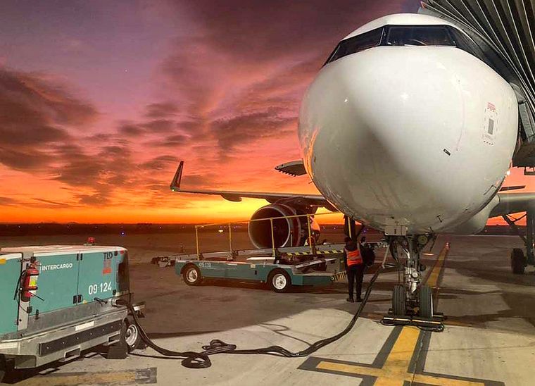 La empresa low cost Flybondi lamentó la demora en un vuelo a Bariloche por el conflicto de Intercargo. Foto: NA
