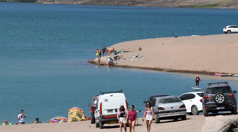 Desde el Gobierno enfatizaron en la prohibición de bañarse en espejos de agua. Foto: ALF PONCE MERCADO / MDZ