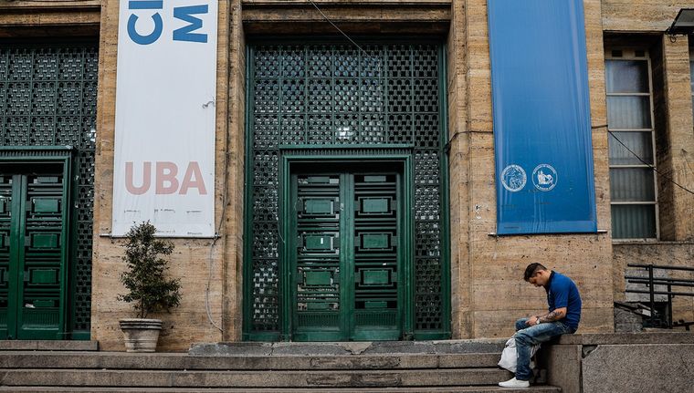 Los gremios universitarios convocaron a paro por 24 horas y adelantaron que lunes y martes también habrá medida de fuerza. Foto: EFE