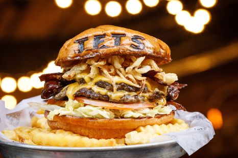 El 28 de mayo se celebra el día internacional de la hamburguesa. En Palermo, Buenos Aires, tendrá lugar el Burguerpalusa. Foto: Instagram @thefoodtruckstore