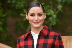 Olivia Palermo busca las mejores faldas plisadas para ti Foto: Harpers Bazaar