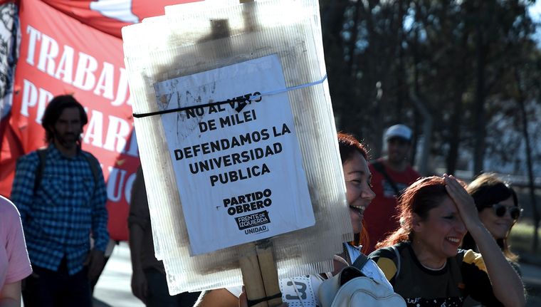 La oposición puso el grito en el cielo por el nuevo veto a la Ley de Financiamiento Universitario.