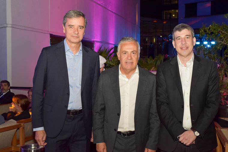 Carlos Casto, presidente de Sancor Seguros junto al gobernador Alfredo Cornejo y Alejandro Simon, CEO del Grupo Sancor Seguros.