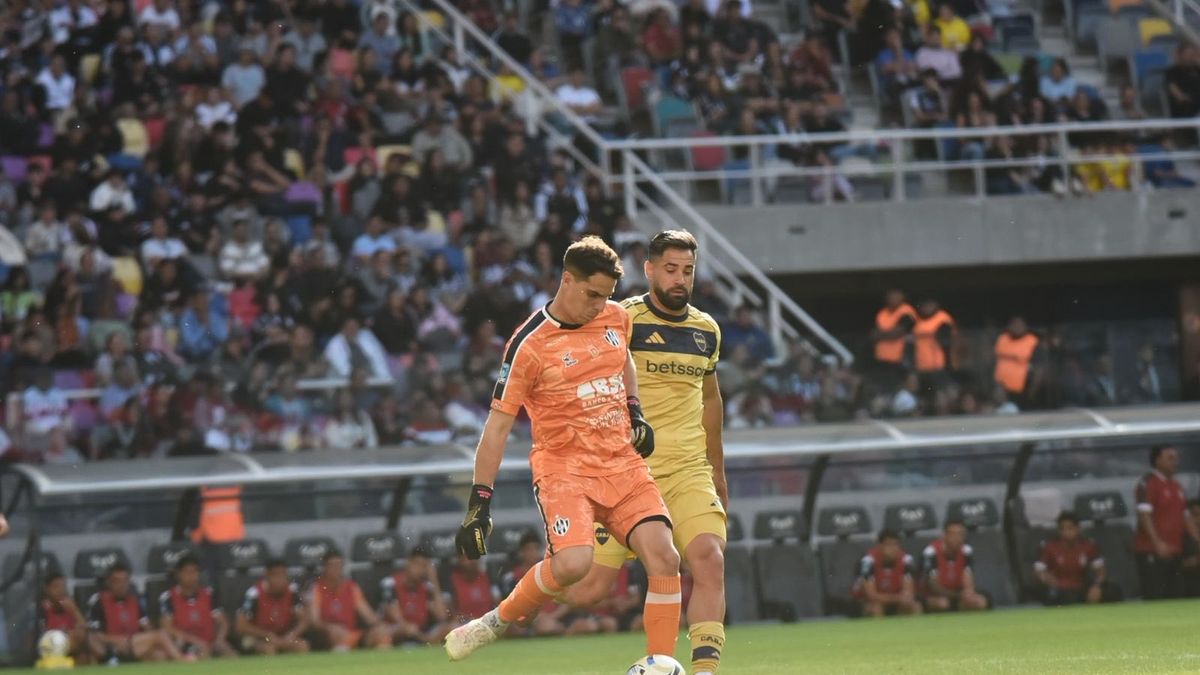 Con goles de Velasco y Giménez, Boca derrotó 2-1 a Central Córdoba y se subió a la cima de su zona