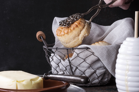 Seguí el paso a paso y obtené unos scones de queso dorados y deliciosos. Seguí el paso a paso y obtené unos scones de queso dorados y deliciosos.