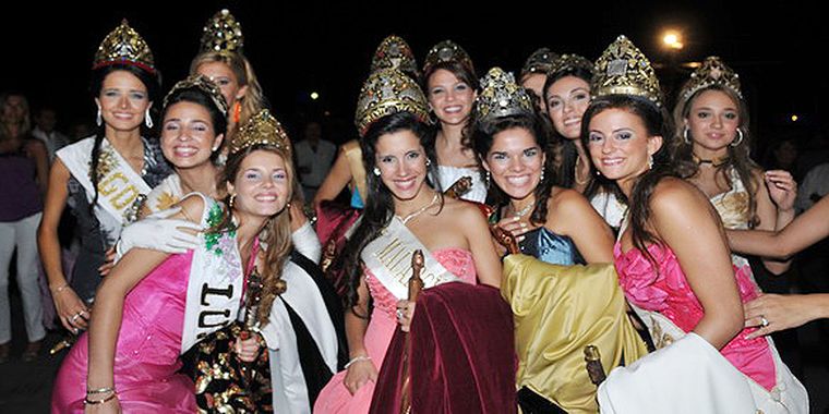 Las reinas a pura fiesta en la Noche de Bodegas López. Foto: Gerardo Gómez/ MDZ
