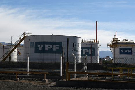 la justicia de nueva york ordeno entregar el 51% de las acciones de ypf a fondos buitre la justicia de nueva york ordeno entregar el 51% de las acciones de ypf a fondos buitre