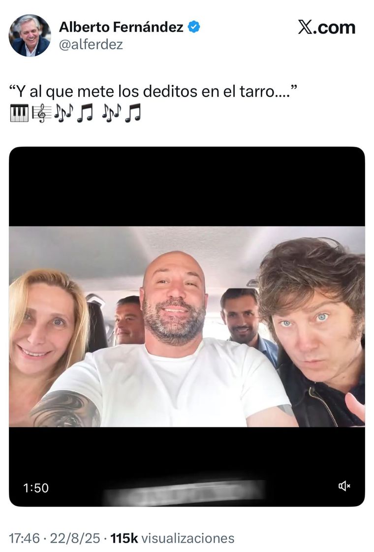 El expresidente compartió un tango ironizando sobre el escándalo de coimas que involucra Karina Milei y otros funcionarios. El expresidente compartió un tango ironizando sobre el escándalo de coimas que involucra Karina Milei y otros funcionarios.