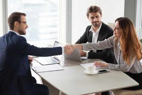 Las reglas del mercado cambiaron y el cliente también. Las reglas del mercado cambiaron y el cliente también.