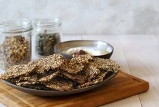 Receta paso a paso de galletas de semillas súper nutritivas.