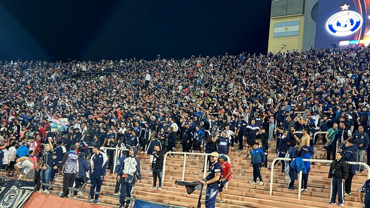 Los hinchas de la Lepra vivieron una fiesta en el Malvinas.&nbsp;
