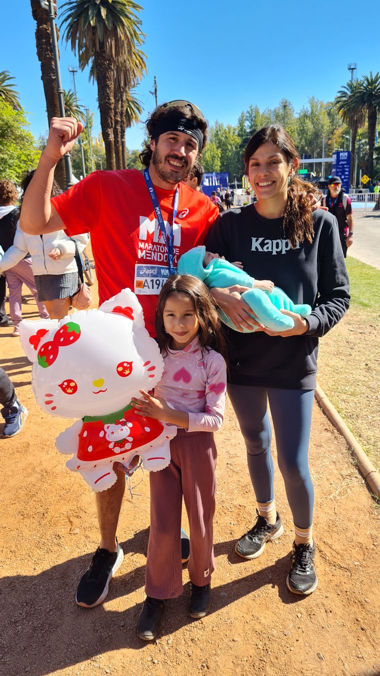 Cristian hizo 42 km y fue acompañado por Ema, León y Celina. Cristian hizo 42 km y fue acompañado por Ema, León y Celina.