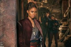 Dolph Lundgren encabeza el elenco junto a Christelle Elwin y Ben Radcliffe en esta producción de Netflix.