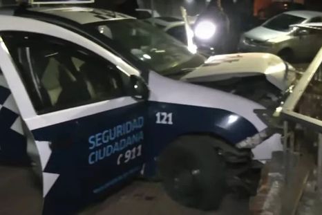 Un patrullero de la Municipalidad de San Martín impactó contra una casa del barrio porteño de Nuñez durante una persecución Un patrullero de la Municipalidad de San Martín impactó contra una casa del barrio porteño de Nuñez durante una persecución