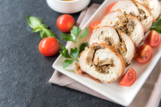 Cómo preparar arrollado de pollo relleno de manera sencilla Foto: Shutterstock