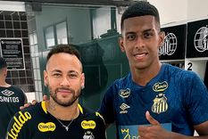 Alejandro Villarreal, nuevo refuerzo de Aldosivi, junto a Neymar en el Santos. Alejandro Villarreal, nuevo refuerzo de Aldosivi, junto a Neymar en el Santos.