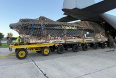 A las 9 de la mañana despega de la base militar Aeroparque un avión Embraer ERJ 140 de la Fuerza Aérea Argentina Foto: X @MinDefensa_Ar