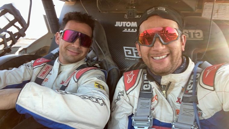 Ricardo Torlaschi y Sebastián Guayasamín tras completar el tramo de este lunes.