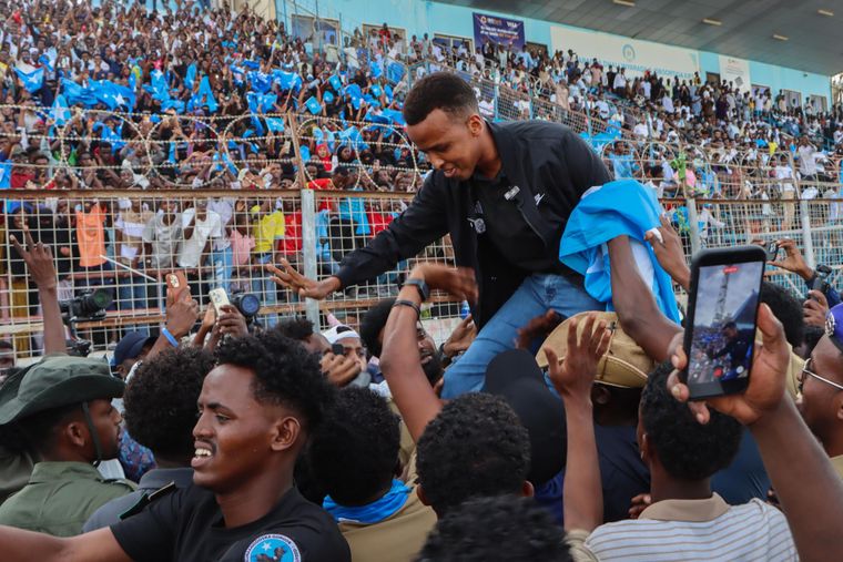 Omar Artan fue recibido por una multitud. Su caso generó una ola de apoyo dentro y fuera de Somalia.