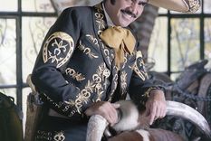 esto ganaba vicente fernandez en su primer sueldo como cantante