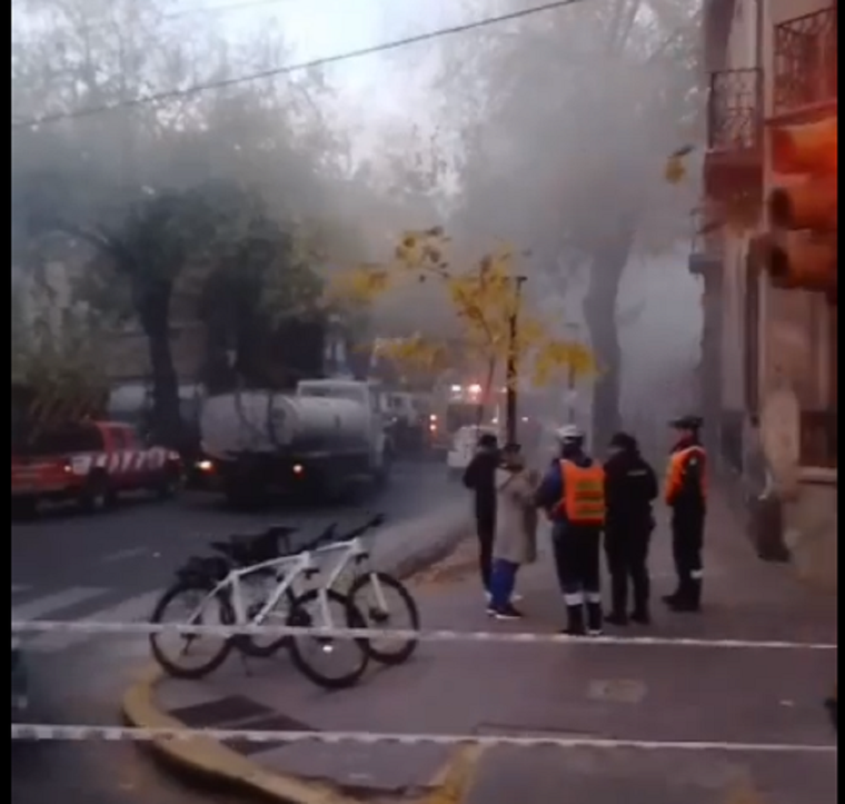 Una de las imágenes del incendio, captadas por un testigo. Foto: Captura de video