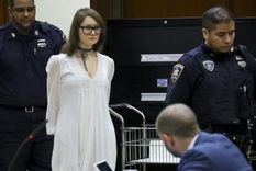 Anna Delvey entrando al juzgado. Crédito: AFP