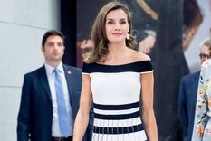 La reina Letizia es famosa por sus faldas. Foto: Vogue
