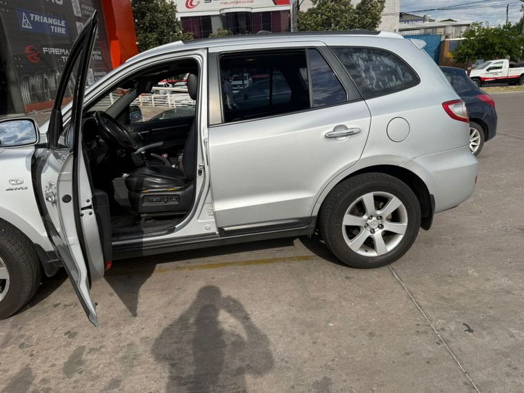 Así la víctima encontró su camioneta tras el robo. Así la víctima encontró su camioneta tras el robo.