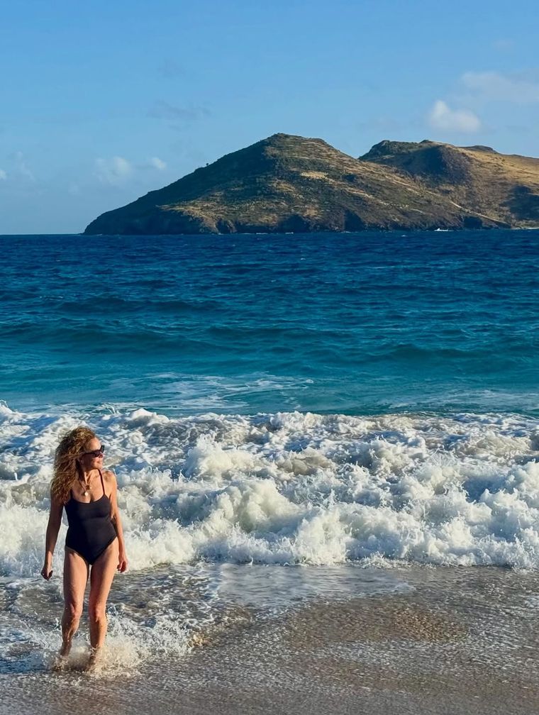 La protagonista de Dirty Dancing, espléndida en sus vacaciones. La protagonista de Dirty Dancing, espléndida en sus vacaciones.